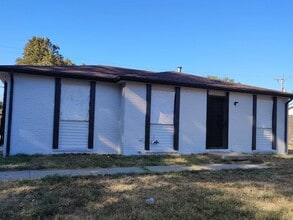 Building Photo - 1508 E Catalina St
