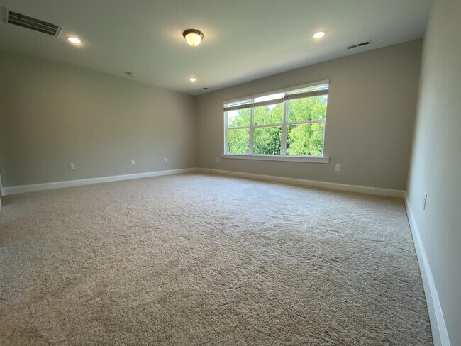 Building Photo - 339 Old Grove Ln