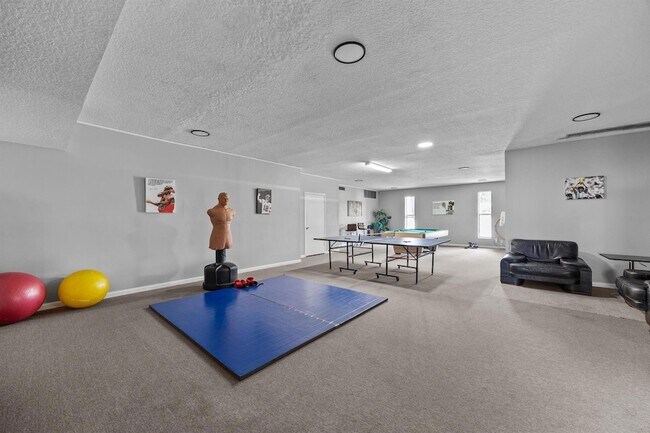 Building Photo - 470 Executive Center Dr
