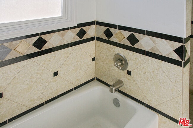 Building Photo - 6071 1/2 Pickford St