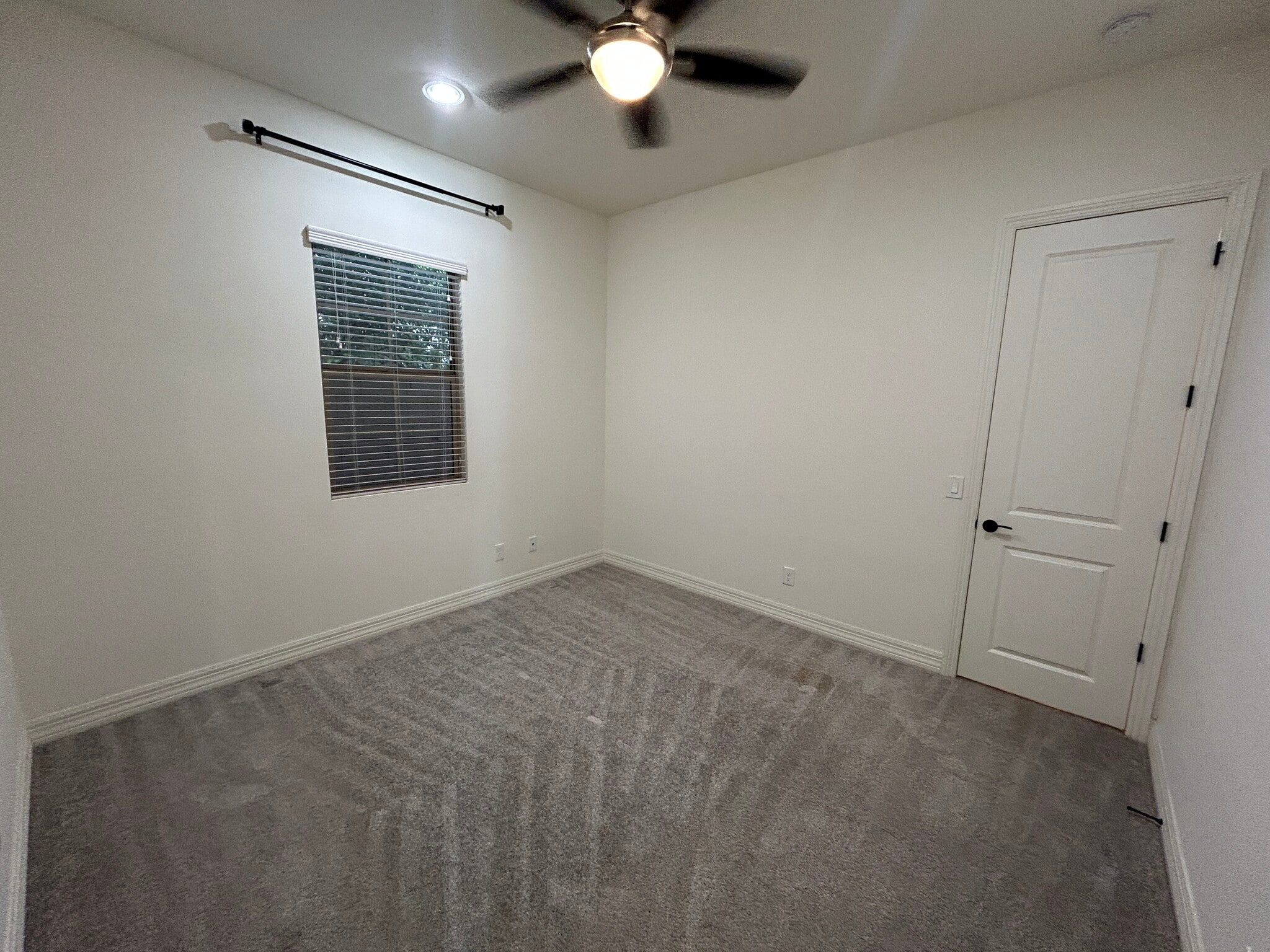 Building Photo - 1811 E Aster Pl