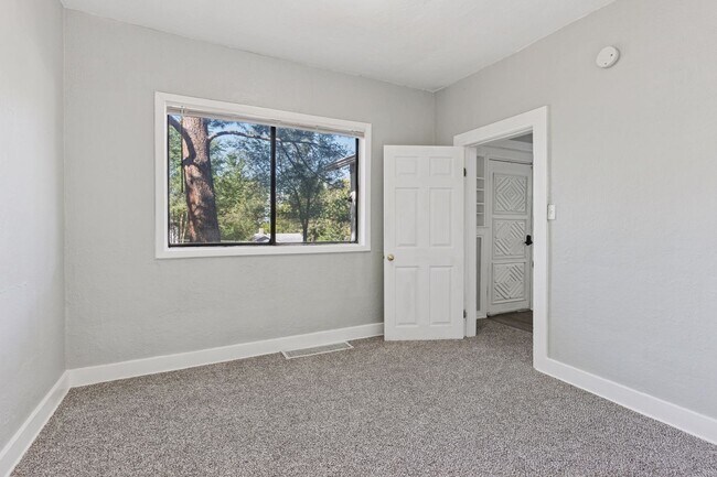 Building Photo - 3754 S Delaware St