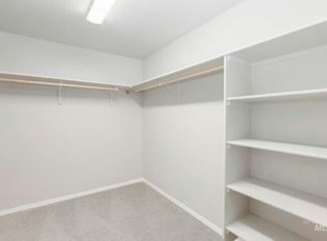 Building Photo - 672 S Blackfoot