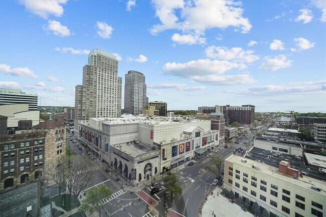 Building Photo - 1 Renaissance Square