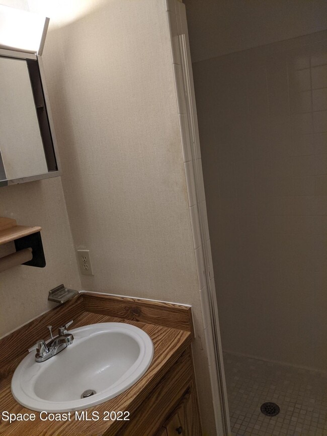 Building Photo - 108 Barton Ave