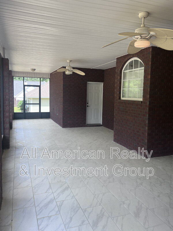 Building Photo - 105 Par Ct