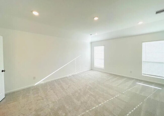 Building Photo - 4939 Sky Blf Dr