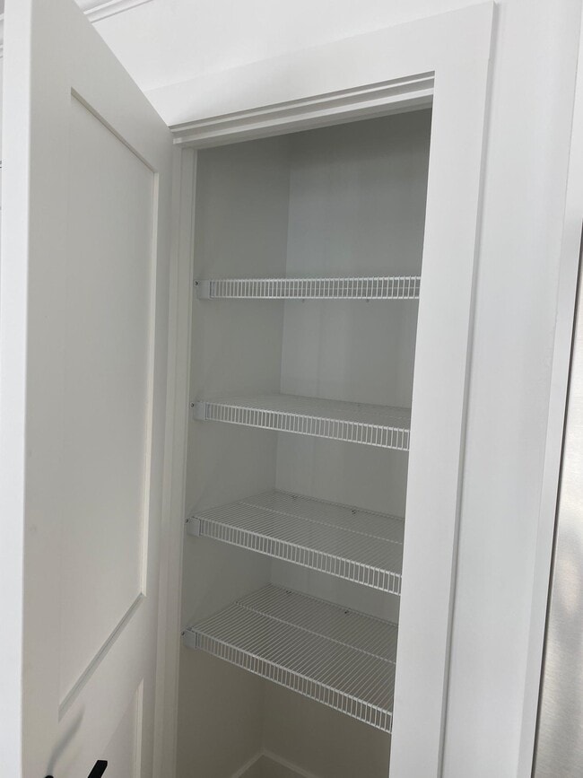 Building Photo - 53 River Rd