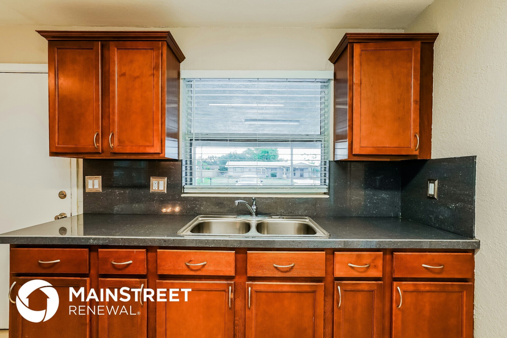 Building Photo - 418 NE 15th Ave