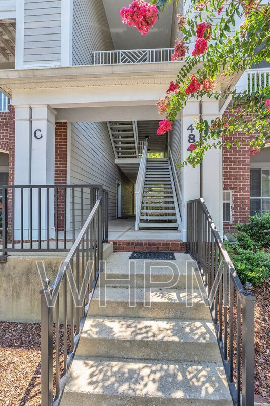 Building Photo - 4846 Bevendean Dr