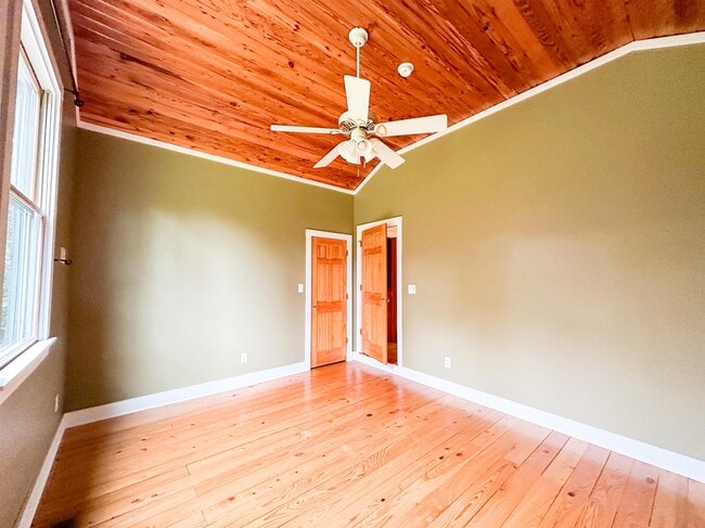 Building Photo - 2600 Dover Rd