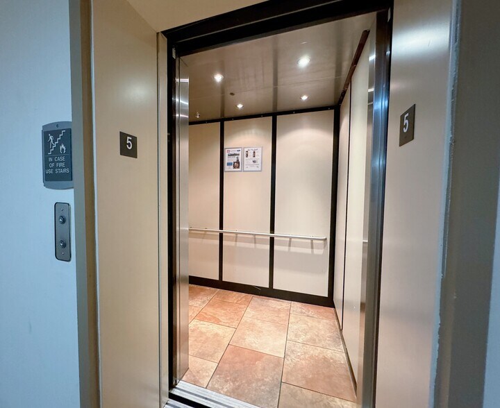 Elevator - 390 17th St NW