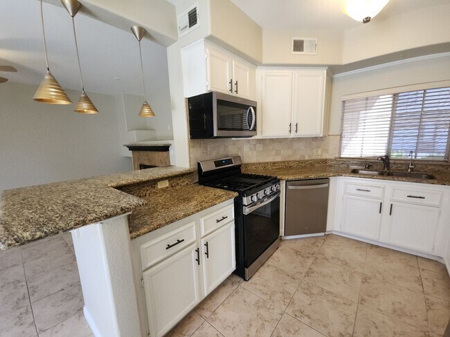 Building Photo - Immaculate Two Story Townhouse style Condo in Summerlin.
