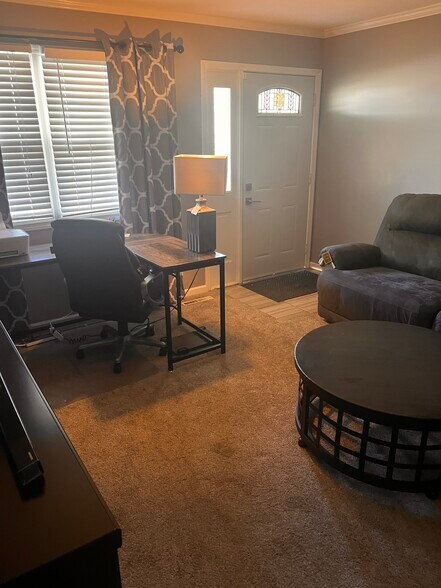 Building Photo - 2829 E Wood St