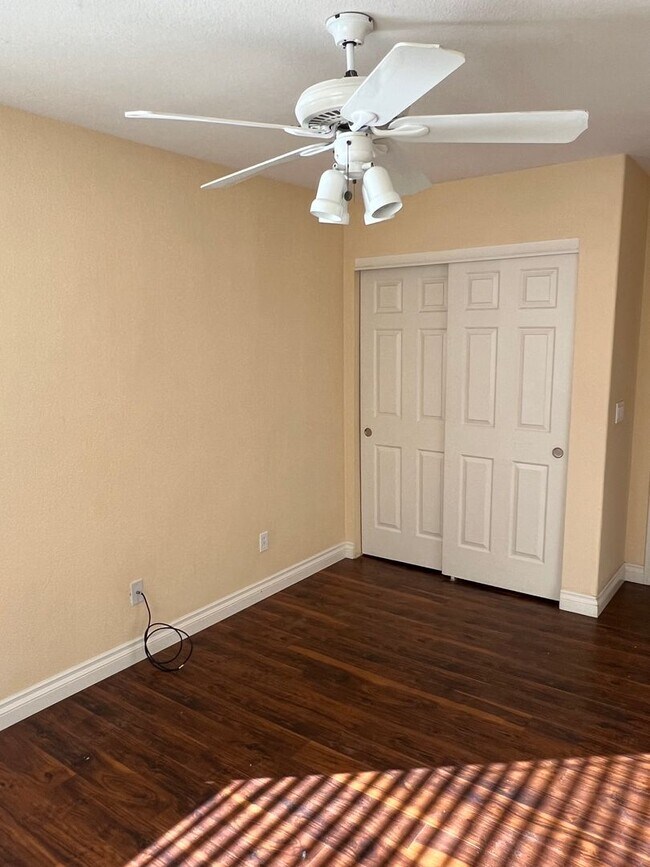 Building Photo - 6 bedroom Home With Pool and Basement