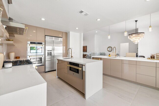 Building Photo - 47215 Heliotrope Dr