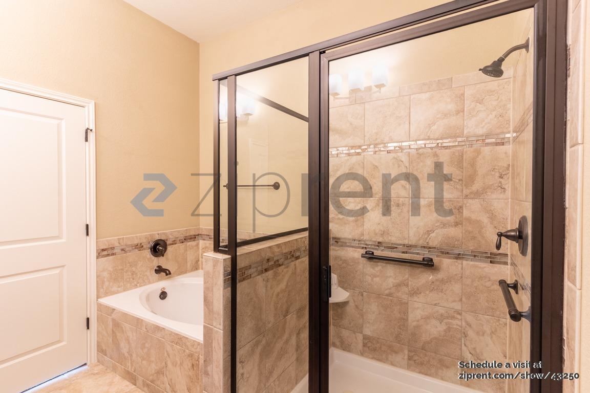 Building Photo - 1025 Highknoll Ln