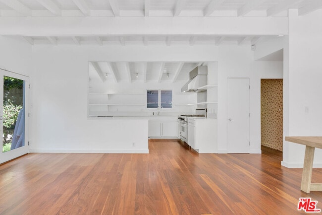 Building Photo - 1542 Marmont Ave