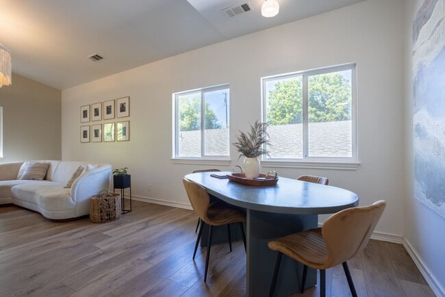 Building Photo - Ultra Unique Chico Tree House in The Avenues