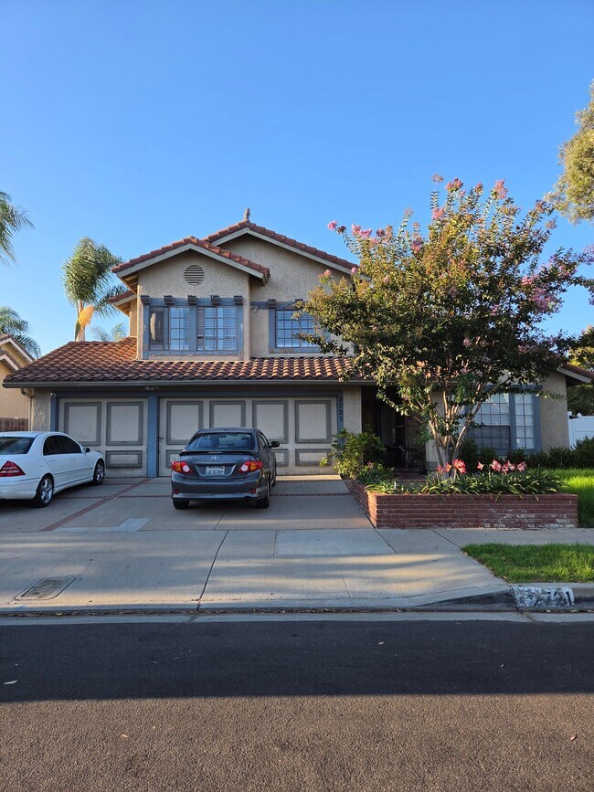 Building Photo - 2721 Ivanhoe Ave