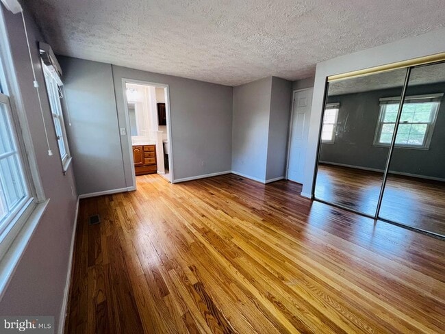 Building Photo - 305 Gundry Dr