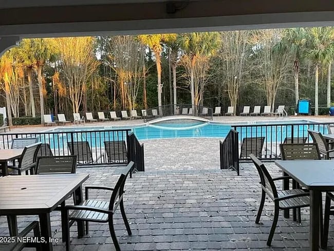 Building Photo - 6 Bedrooms 4 Bathroom 1672 Hammock Grove Lane