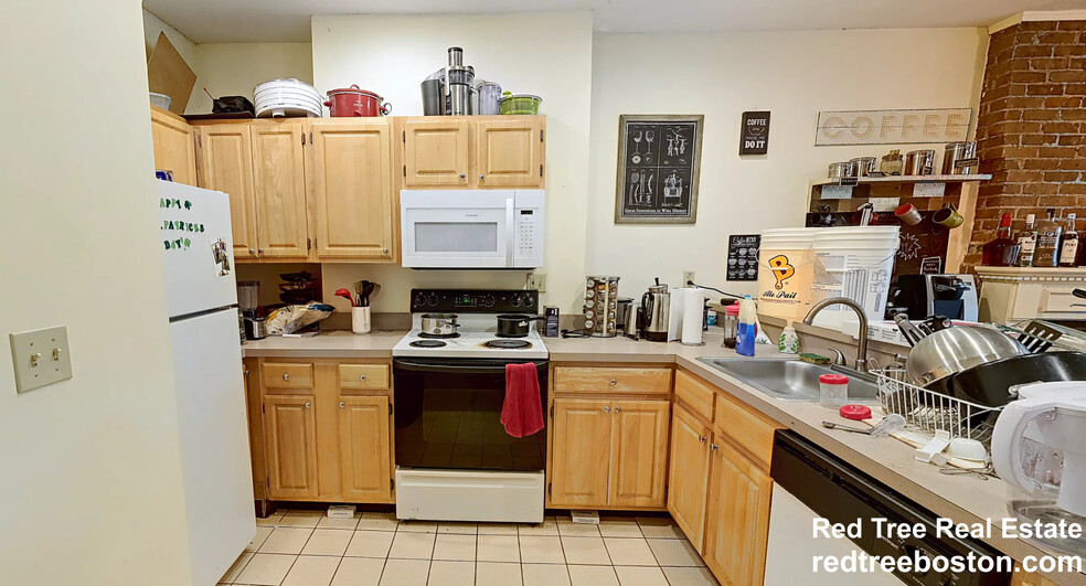 Apt 3 - 1402 Beacon St