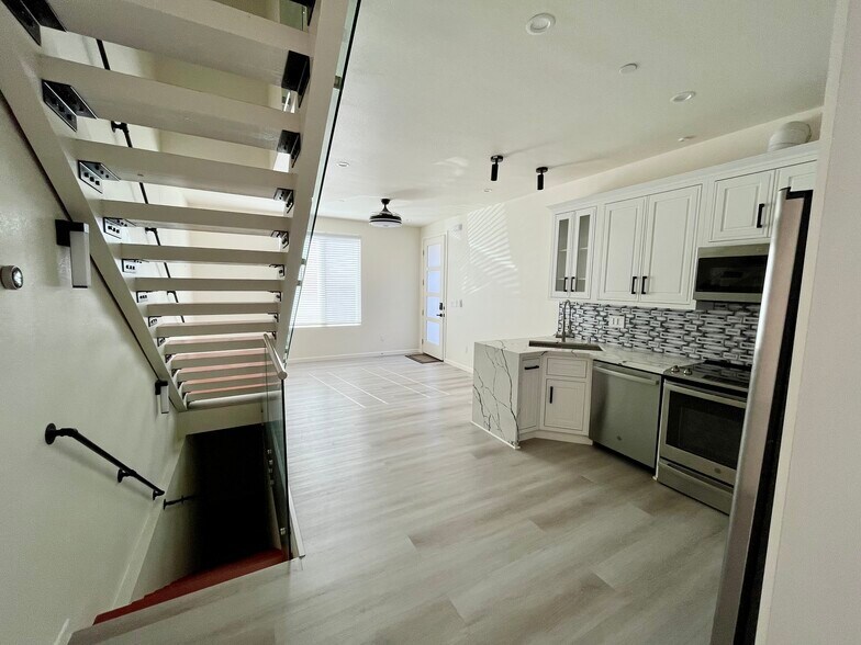 Building Photo - 625 Craig Ave