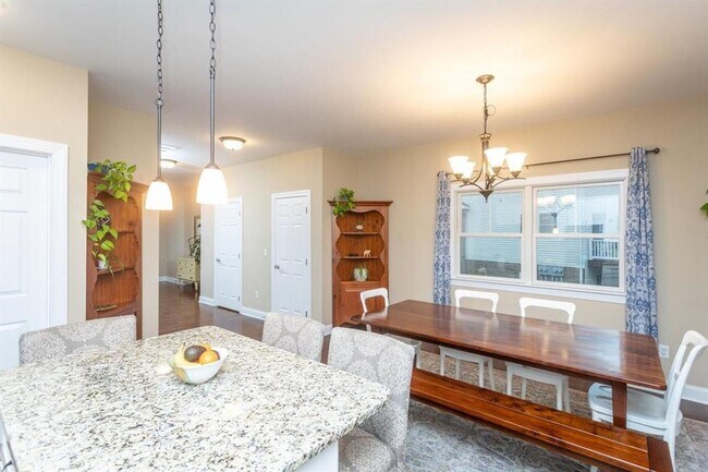 Building Photo - Spacious Townhouse with BONUS THEATER ROOM