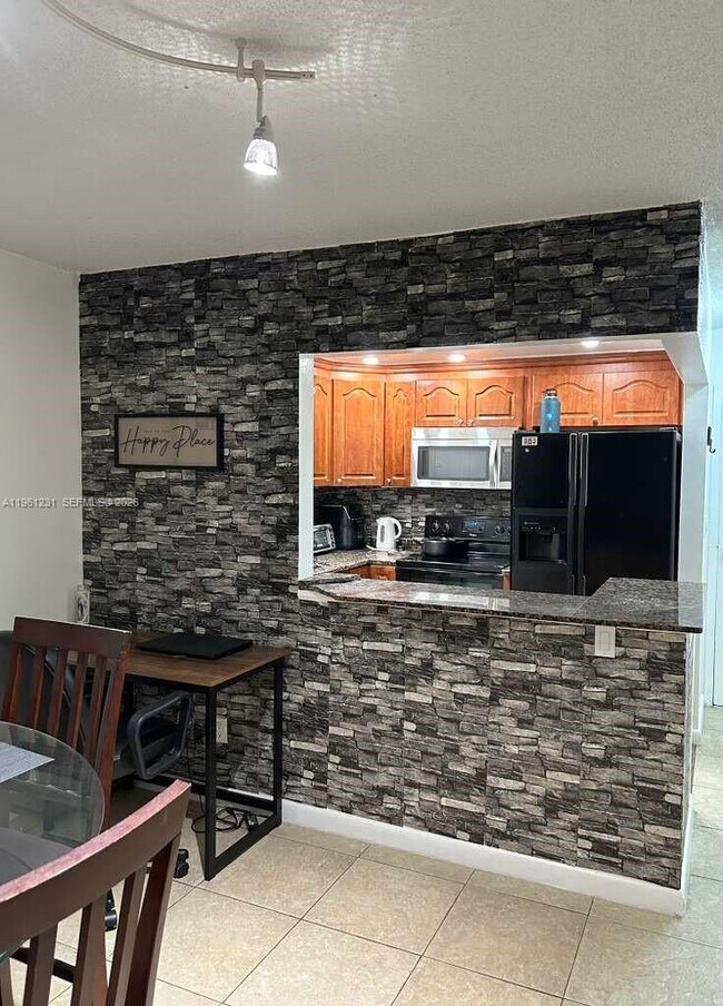 Building Photo - 1465 NE 123rd St