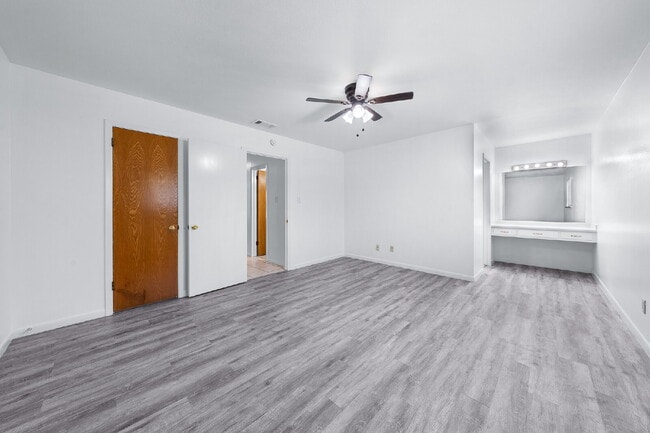 Building Photo - 924 Imperial Dr