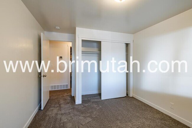 Building Photo - 1877 Osage Orange Ave S