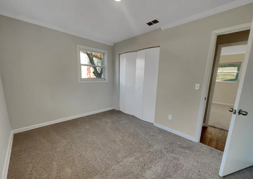 Building Photo - 7748 Knoll Dr N