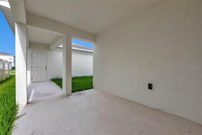 Building Photo - 1917 Summer Serenity Dr