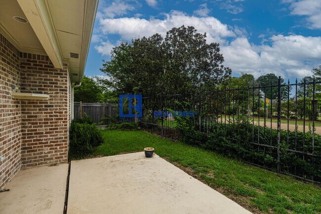 Building Photo - 403 Evian Way
