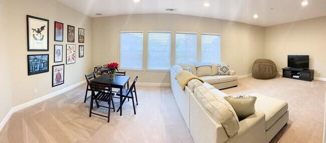 Building Photo - Livermore HUGE family home 5bd/5a with Pool and firepit!