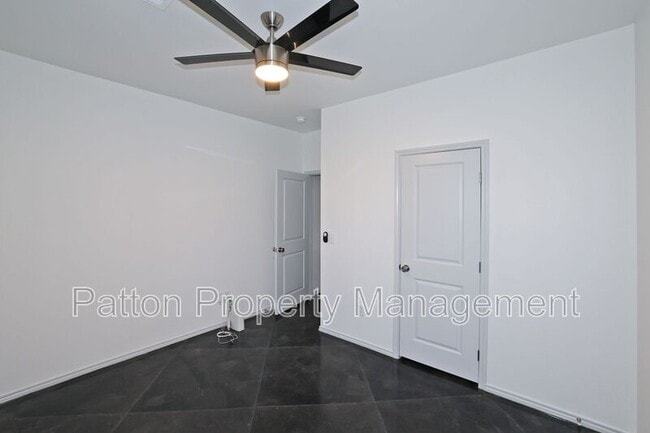 Building Photo - 5000 Ratliff St