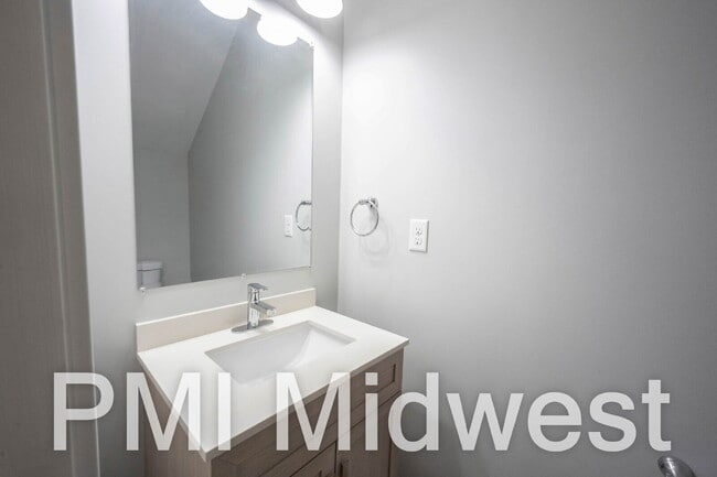 Building Photo - "Charming 2-Bedroom Gem with 1.5 Baths on East Michigan Street – A Cozy 949 Sq. Ft. Haven in Indi...