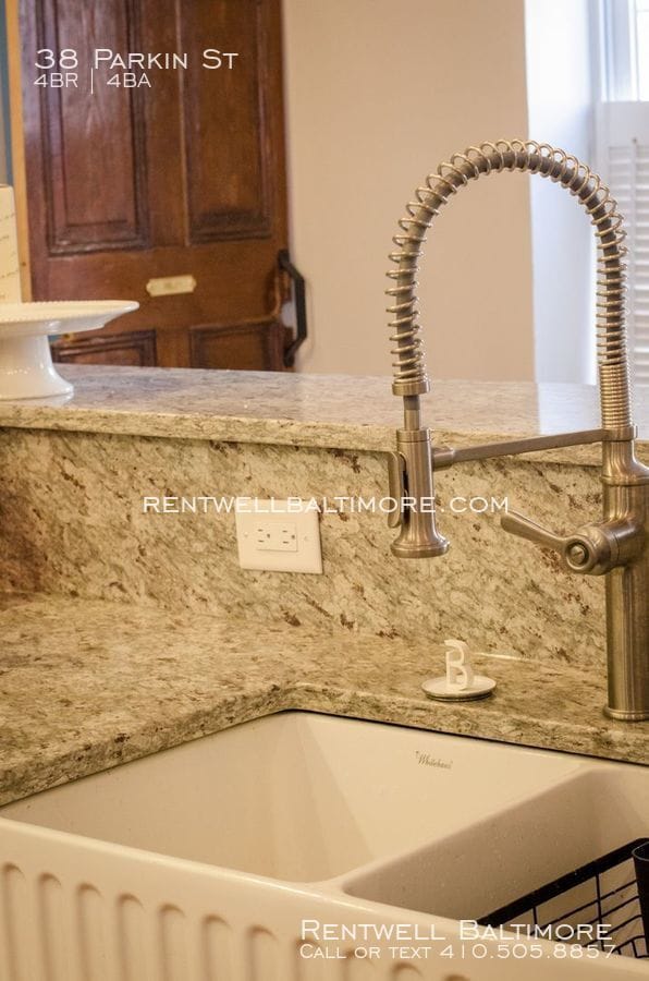 Building Photo - 38 Parkin St