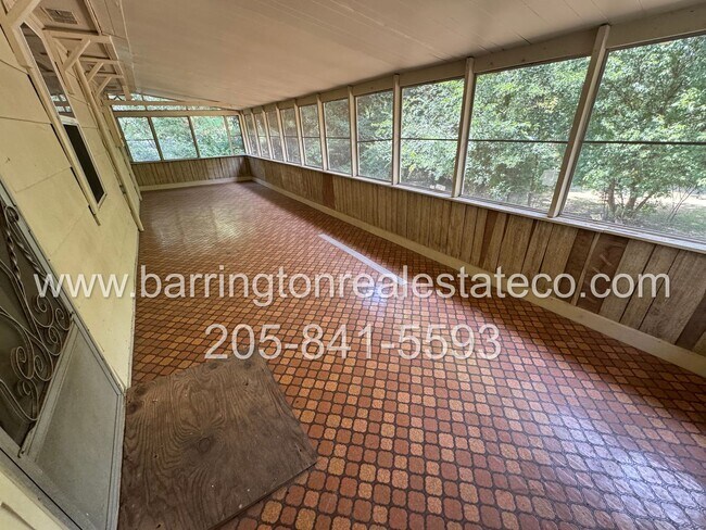 Building Photo - 236 20th Ave NW