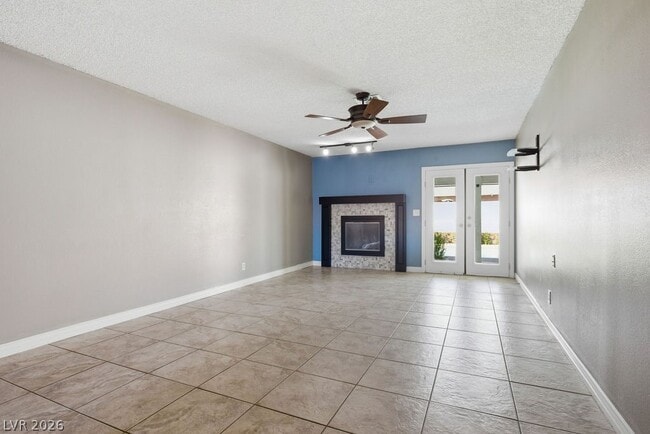 Building Photo - 4561 Paseo El Rio Dr