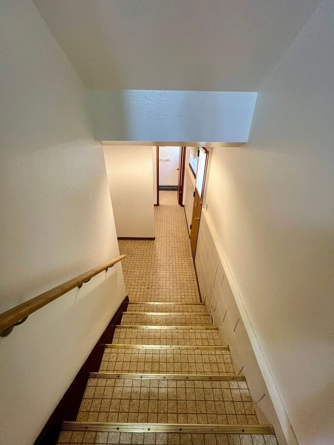 Building Photo - West Olympia Tri-Level Home