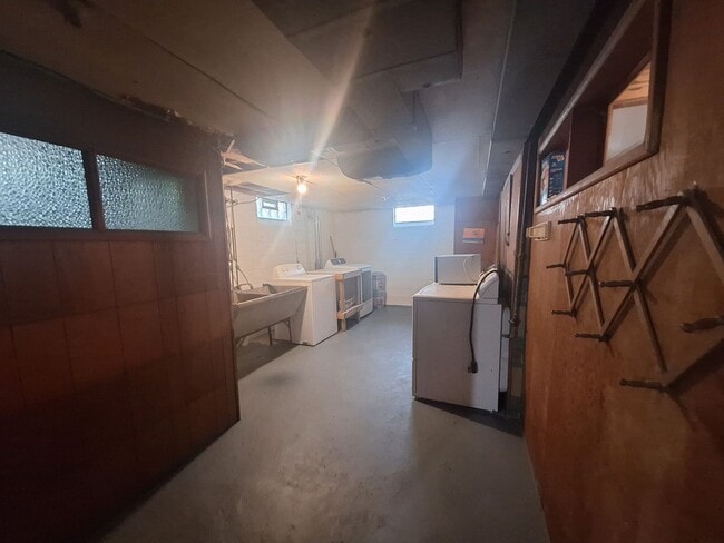 Building Photo - Come see your next home!!  3 bed, 2 bath i...