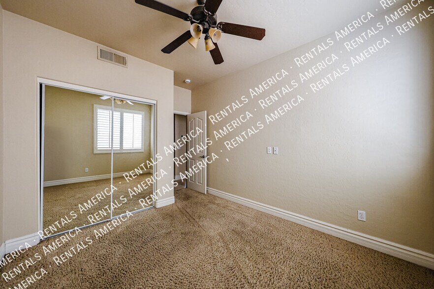 Building Photo - 2211 W Olive Way