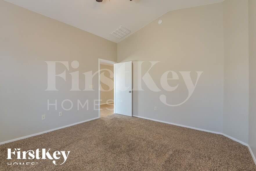 Building Photo - 8388 S Gupta Dr