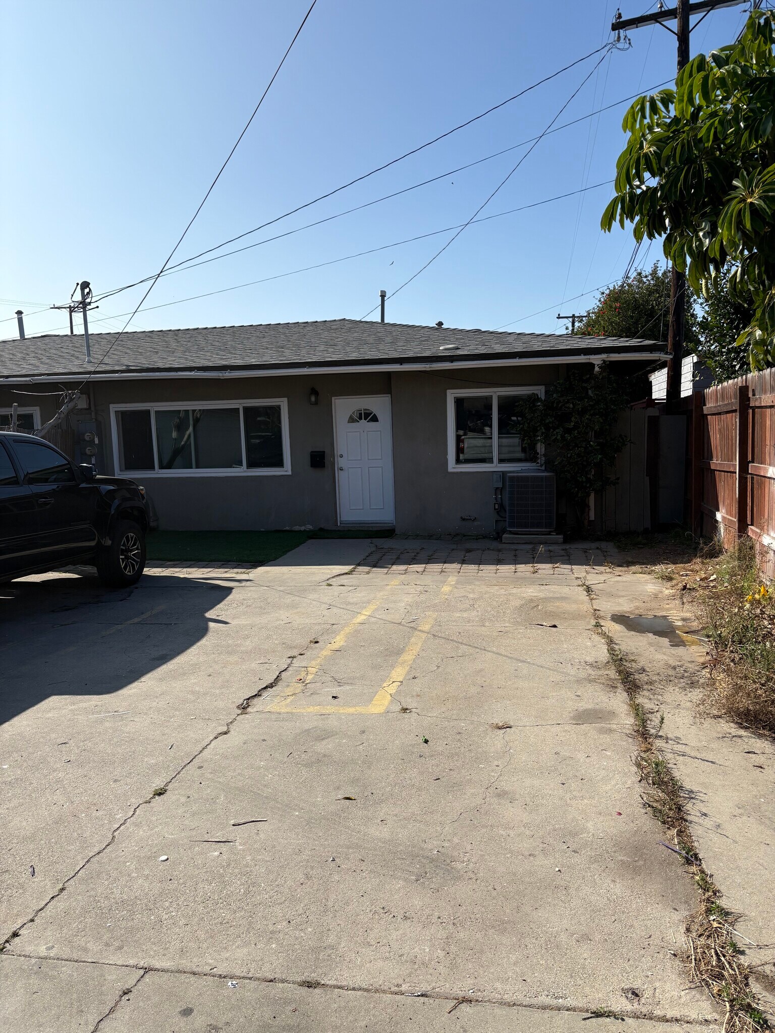 Front Entry - 10929 Buford Ave