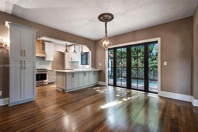 Building Photo - 447 Giralda Ave