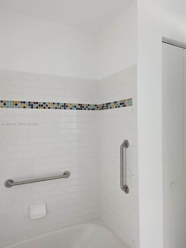 Building Photo - 1789 NE Miami Gardens Dr