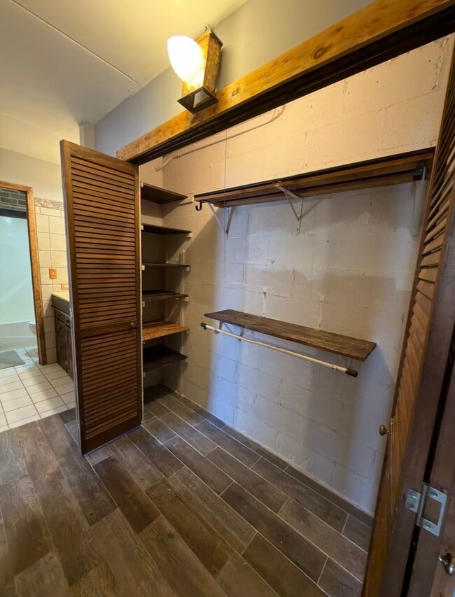 Building Photo - 203 Kenneth Cir