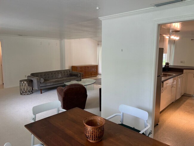 Building Photo - 2 Bedroom 2 Bath Single Family Home